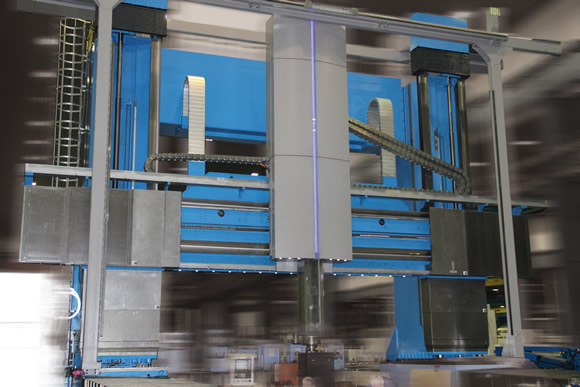 ͼ�⣺���������ʻ�ٶȷ����ں����ϣ����������ֶ��䱸������Ļ��������